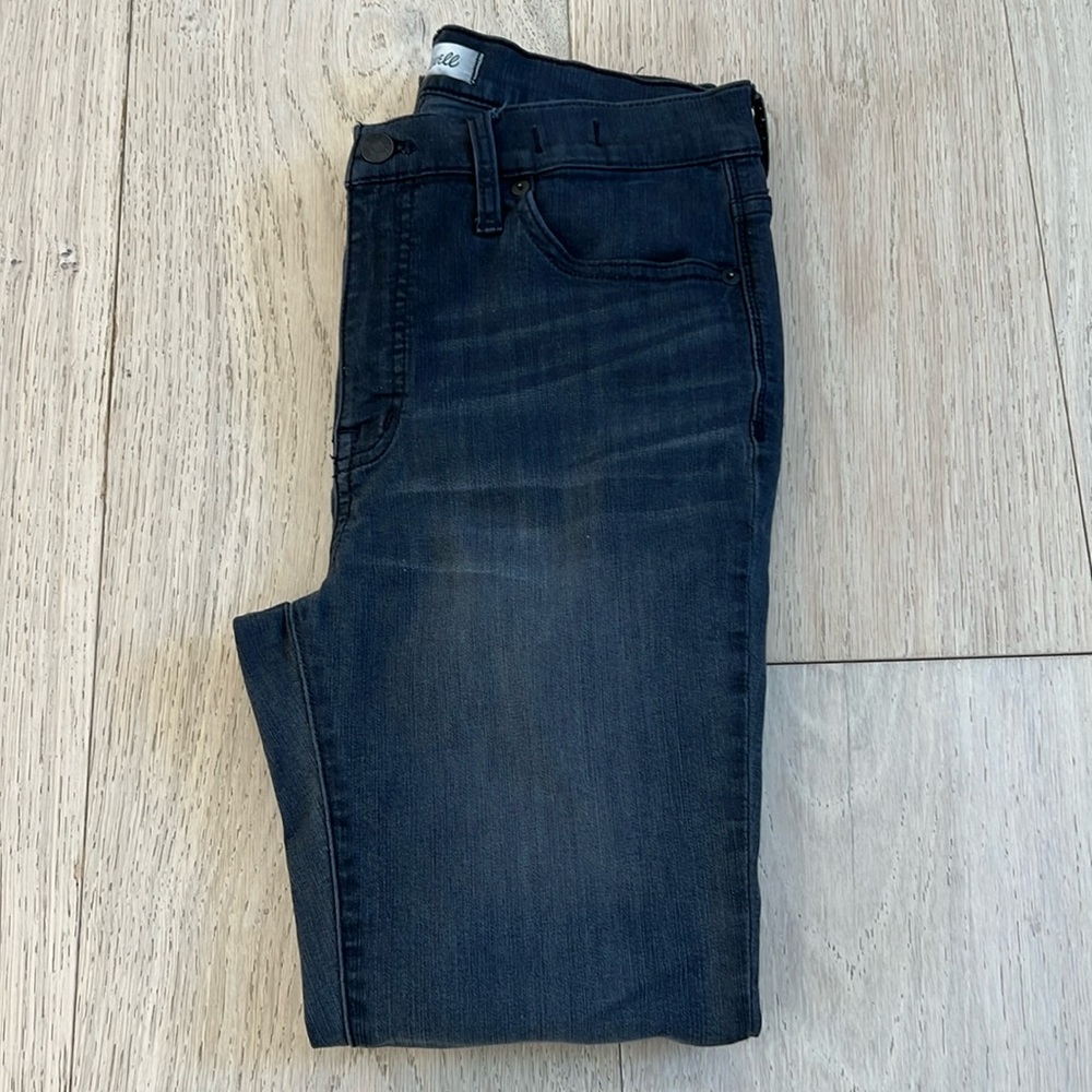 Madewell 9” Mid-Rise Distressed Skinny Jeans in Size 29